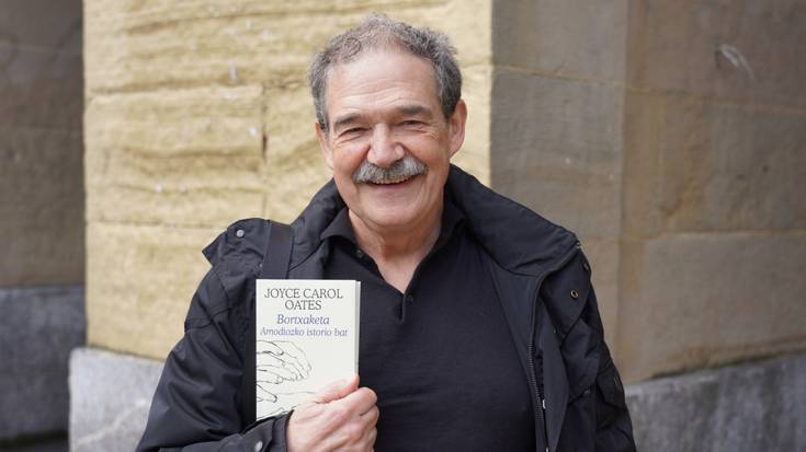 Xabier Olarrari eman diote Espainiako Itzulpengintza Saria, bere ibilbideagatik