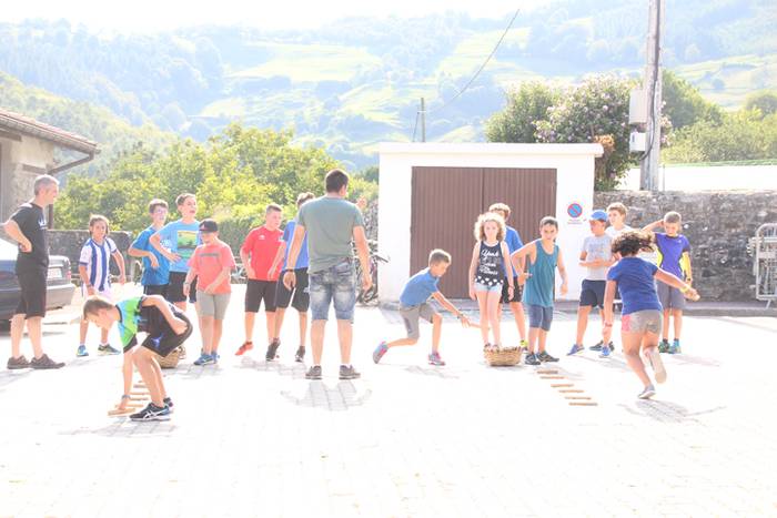 GOIATZKO ANDRA MARI JAIAK 20 39 1502731427243