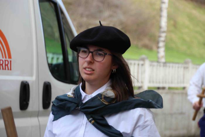 Ajerik gabe, makila eta lau  56 1551618102889