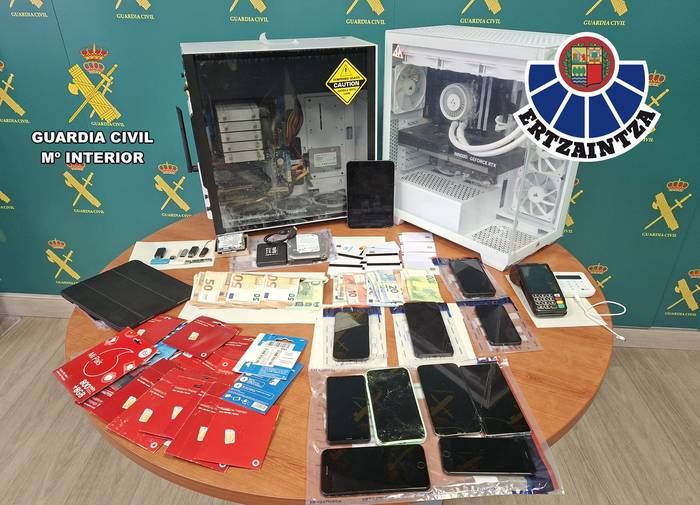 Bi pertsona atxilotu dituzte udal bati eta Murtziako enpresari bati ia 100.000 euroko iruzurra egiteagatik