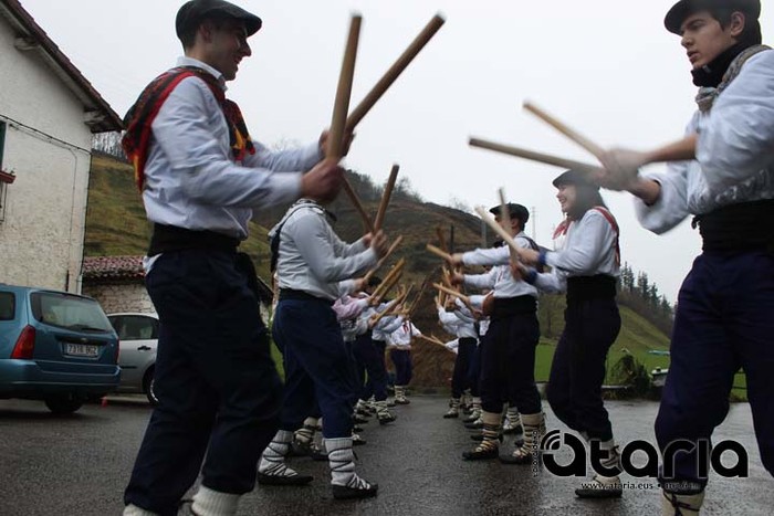 Talaiak tanten azpian ere dantzan - 18