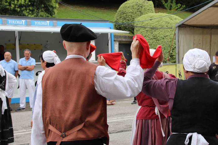 Larrain dantza egin dute Ama 17 1562505579107