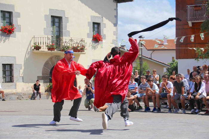 Emakumeak Adunako Axeri-dantzan, lehen aldiz - 67
