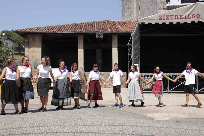 Zizurkilgo Andra Mariak. Oil 28 1660313807072