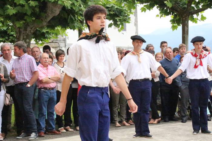 Jaietako egun handia ospatzen ari dira Asteasun 15 1467203400414