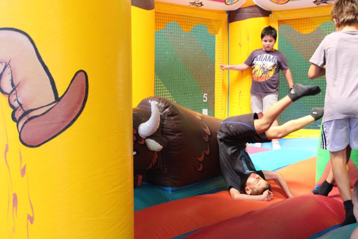 Helduak mahaiaren bueltan, e 18 1502640686846