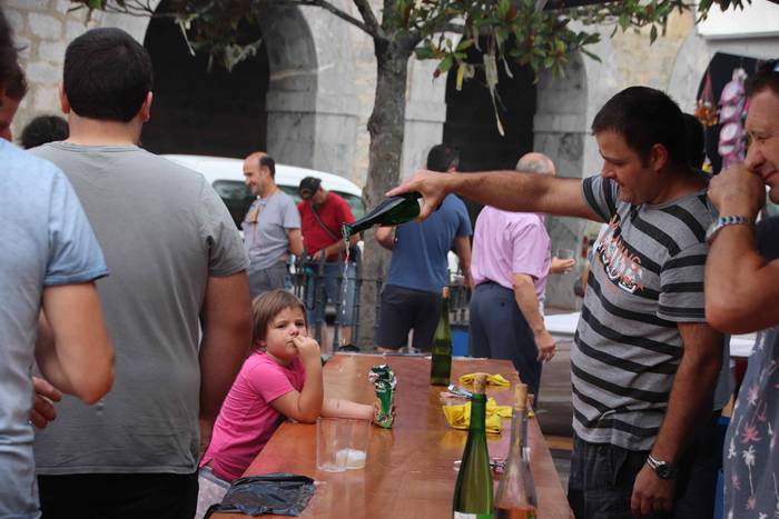 Txakolina eta sardinak, fest 14 1536498312223