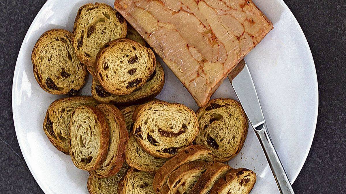 Begiak itxita hozka egiteko modukoa