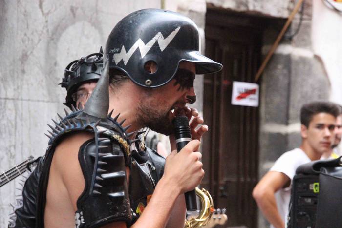 Norberak bere bazkaria, eta  21 1532630739354