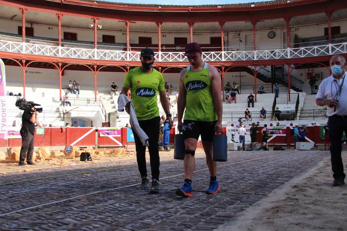 Izetatarrek jantzi dute txap 72 1624130537422