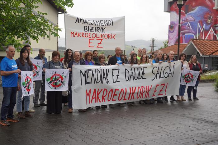 Makroeolikoen aurkako elkarretaratzea egingo dute igandean