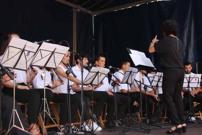 Musikak eta dantzak jantzi d 10 1531658598890