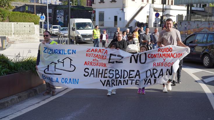 Saihesbidea eskatzen jarraitzen dute