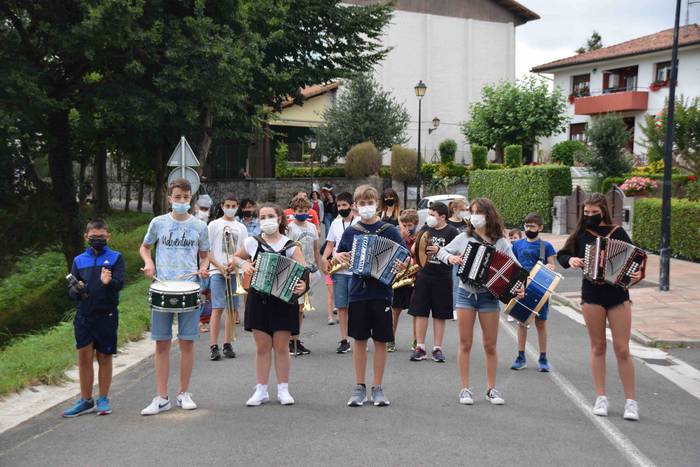 Festari itxura ematen, musik 15 1627663335679