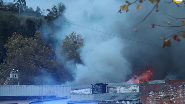 Tolosako San Esteban auzoko sutea irudietan