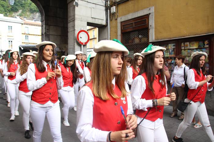 Lizarrez apaindutako kaleeta 196 1498480900695