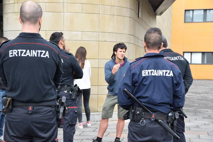 Ezpalako hiru gazteen aldeko elkarretaratzea 10 1475324141085