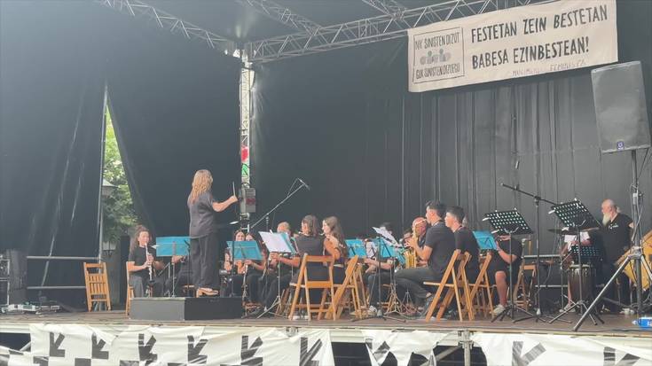 Loatzo musika eskolako banda: 'Villabonako martxa'