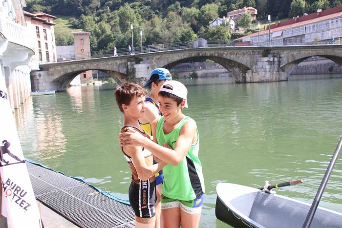 Arraunean, elkartasunez 211 1568480116484