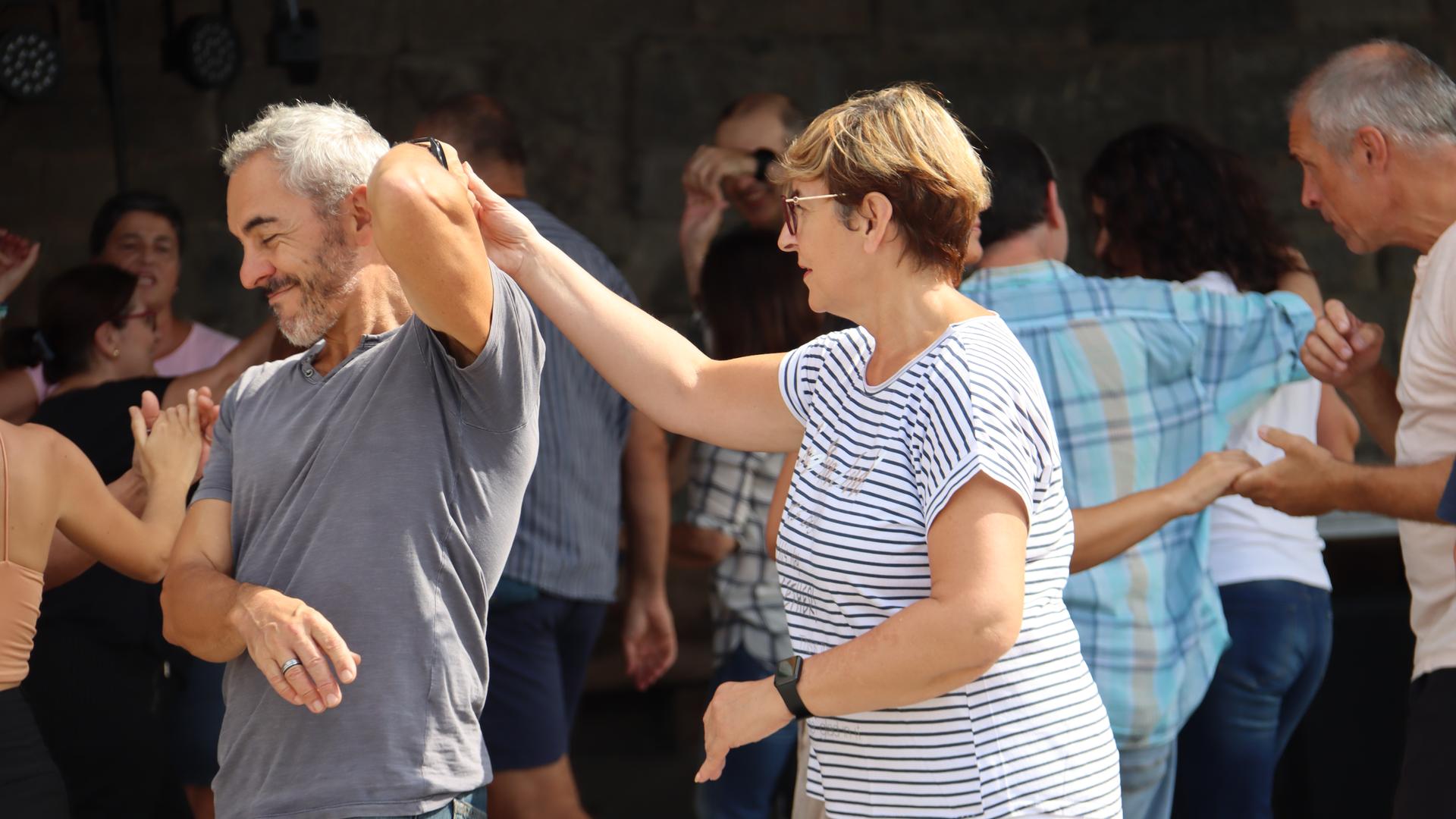 Salsa eta bachata ikastaroak izango dira Gaztelun