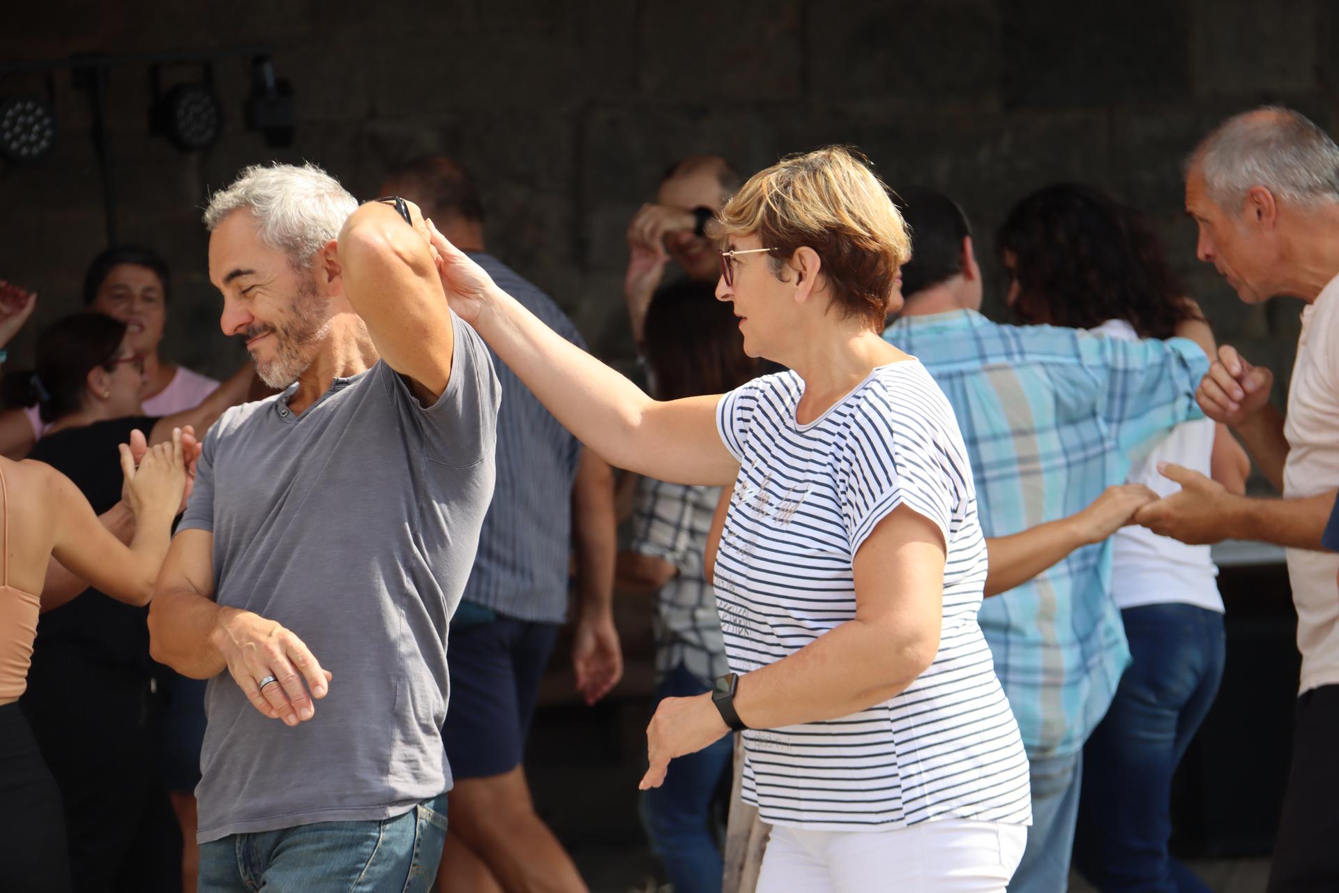 Salsa eta bachata ikastaroak izango dira Gaztelun
