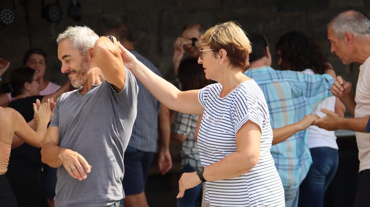 Salsa eta bachata ikastaroak izango dira Gaztelun