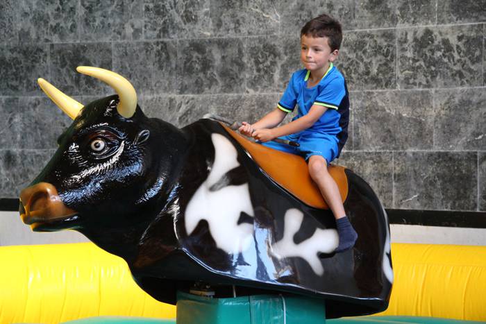 Helduak mahaiaren bueltan, e 33 1502640779677