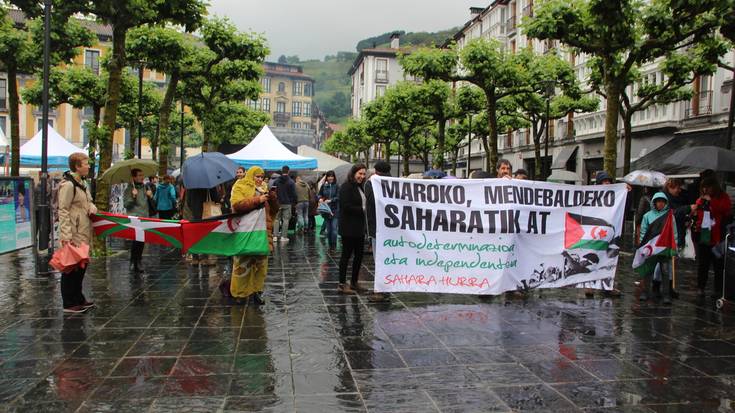 Fronte Polisarioaren 50. urteurrena gogoratuz elkarretaratzea egin dute