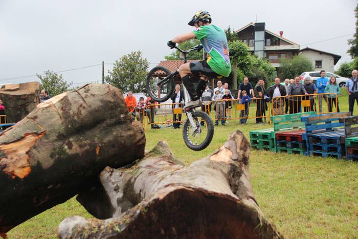 Erakustaldi batekin hasi dir 5 1496514946149