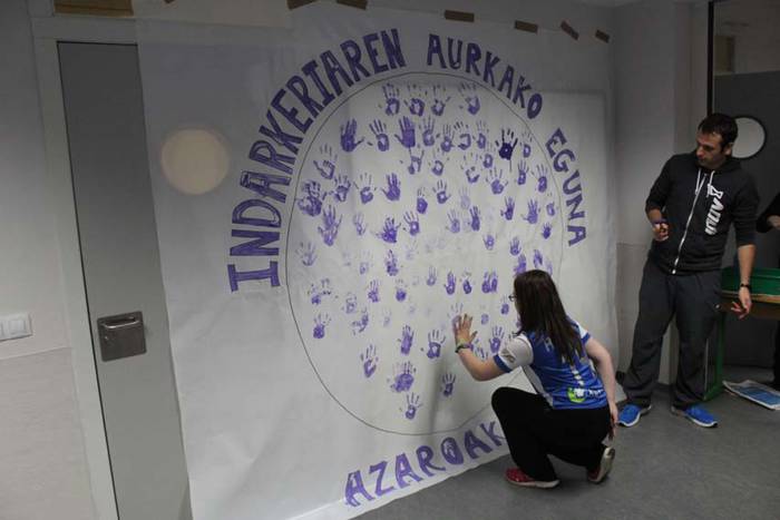 Azaroak 25 Ikaztegietako eskolan murala 24 1448454569026