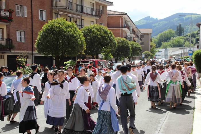 Dantzan ospatu dute Sutarrir 2 1557663319197