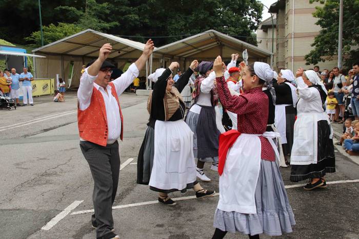 Larrain dantza egin dute Ama 24 1562505583294