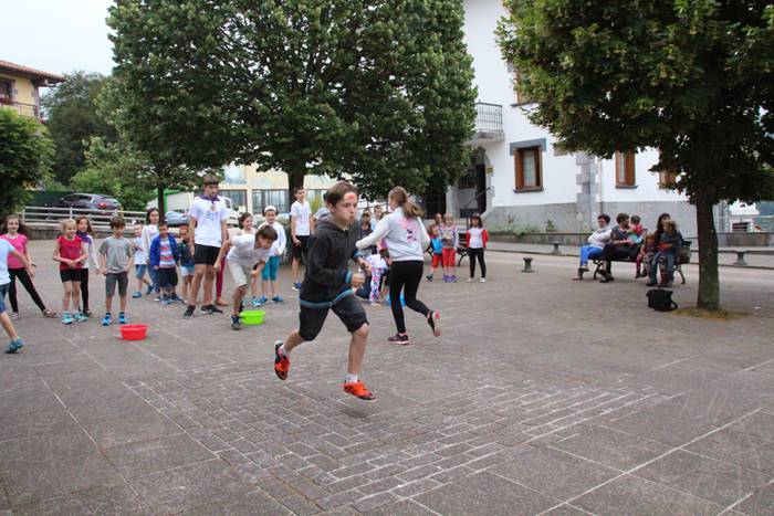 Haurrak protagonista Leaburuko San Pedro Egunean 7 1467217666707