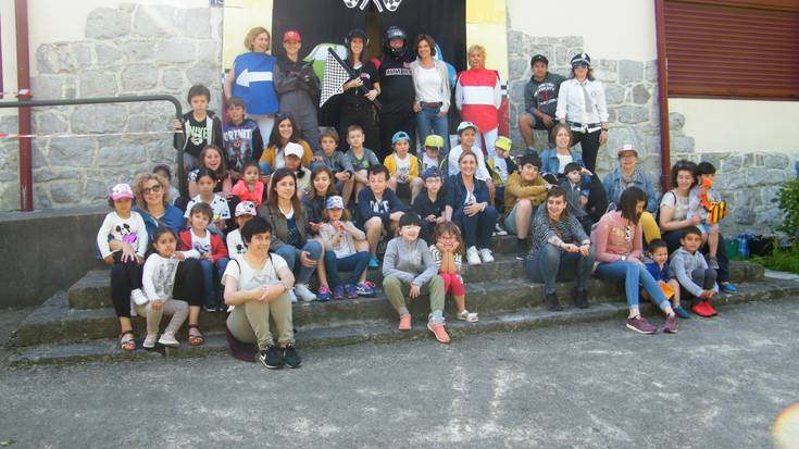 Haur gorren topaketa