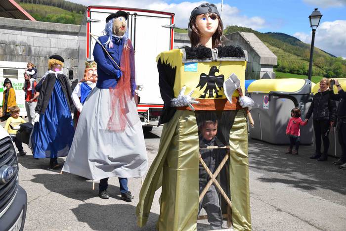 Haurrek egindako erraldoiek  7 1556984192030