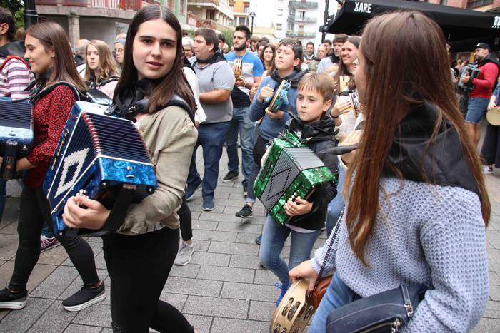 Hauspoa trikitiari 33 1570286802567