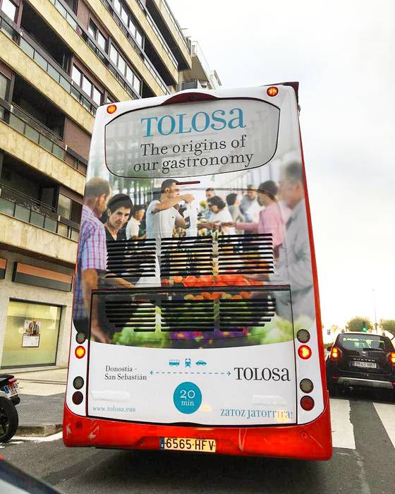 Tolosa, Donostiako autobus turistikoen soineko