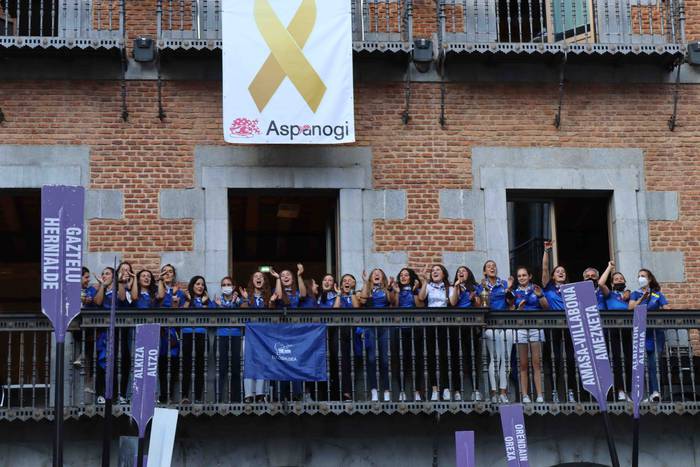 Tolosa urdinez jantzi da 51 1632073511800