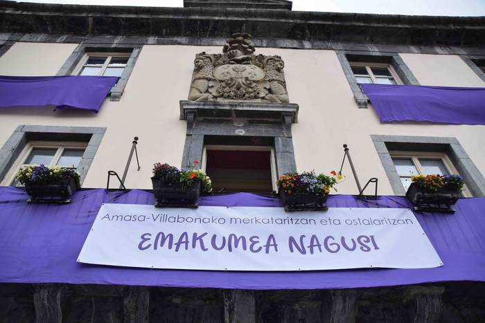 Emakume merkatari eta ostala 2 1615215635150