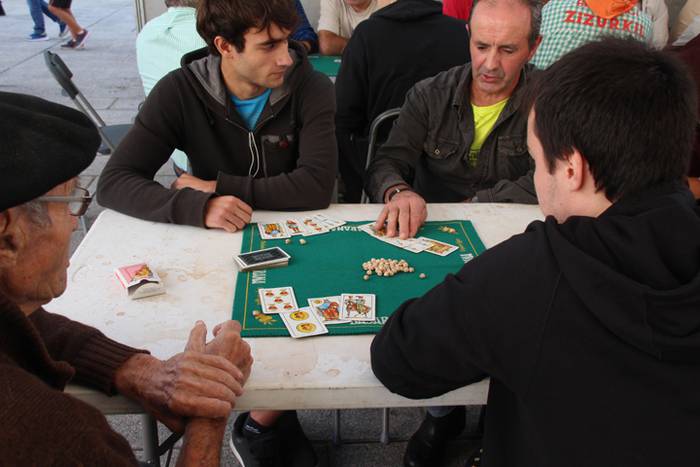 Erraldoiak, buruhandiak eta  13 1505067833914