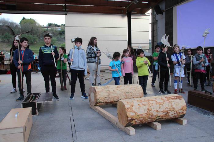 "Azti, prest, irribarra!" 12 1647719506189