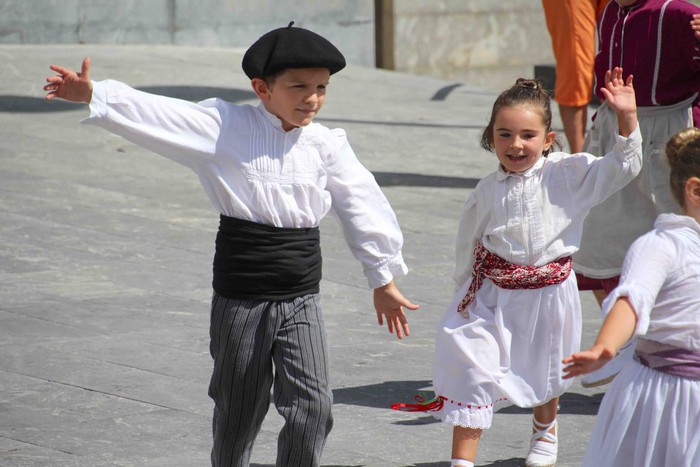 Emakumeak Adunako Axeri-dantzan, lehen aldiz - 22