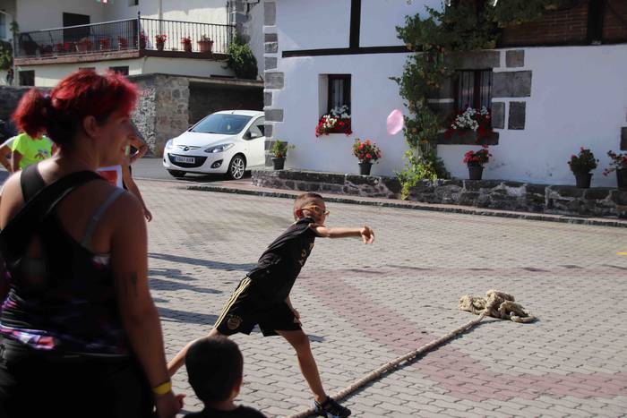 Goiazko festak. Ume jolasak. 63 1660322722110