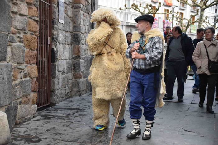 Dantzari txikiek Tolosako ka 2 1551531135848