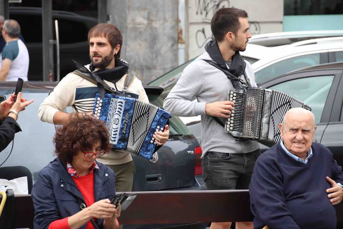 Hauspoa trikitiari 61 1570286836081