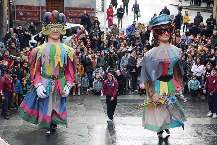 Isabelitaren magalera bilduko dira haur eta nerabeak