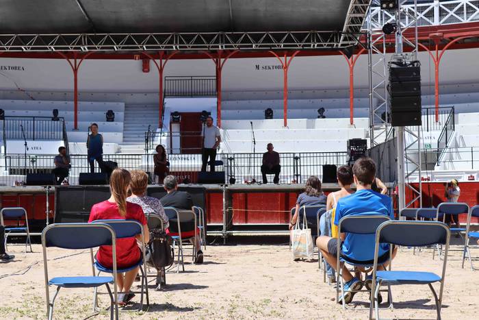 Bertso saioa Tolosako zezen  10 1592740345696