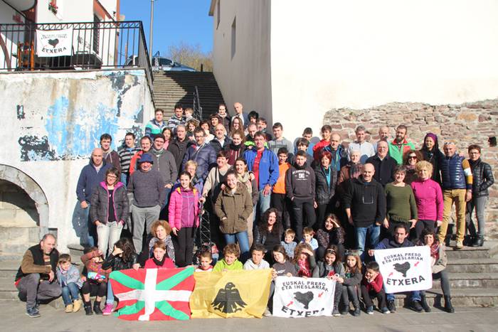 Galdeketaren harira, sinadura bilketa Elduainen 4 1482081511268