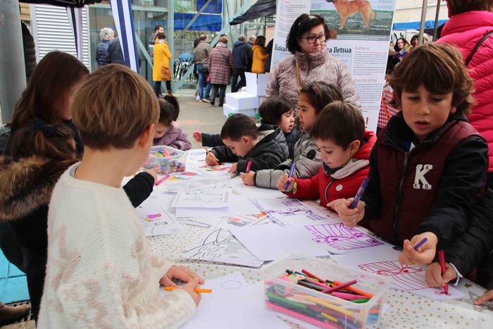 Gabonetako azokak jende asko 8 1576941746432