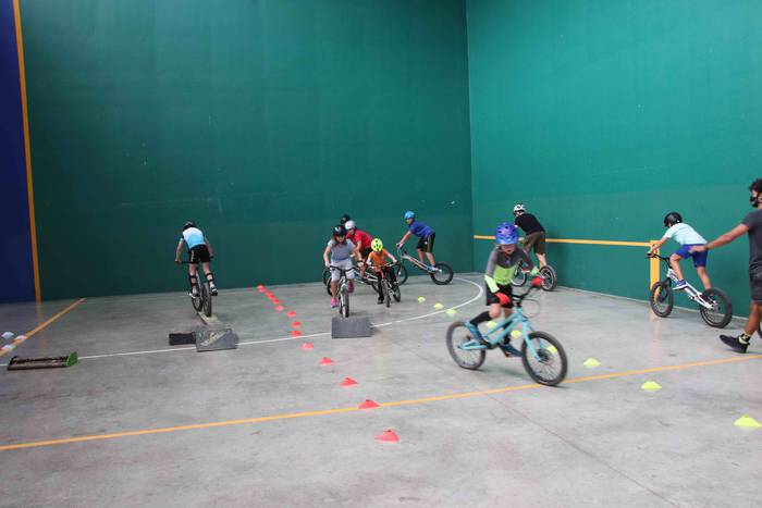 Gazteak ere saiatu dira 2 1600533835284